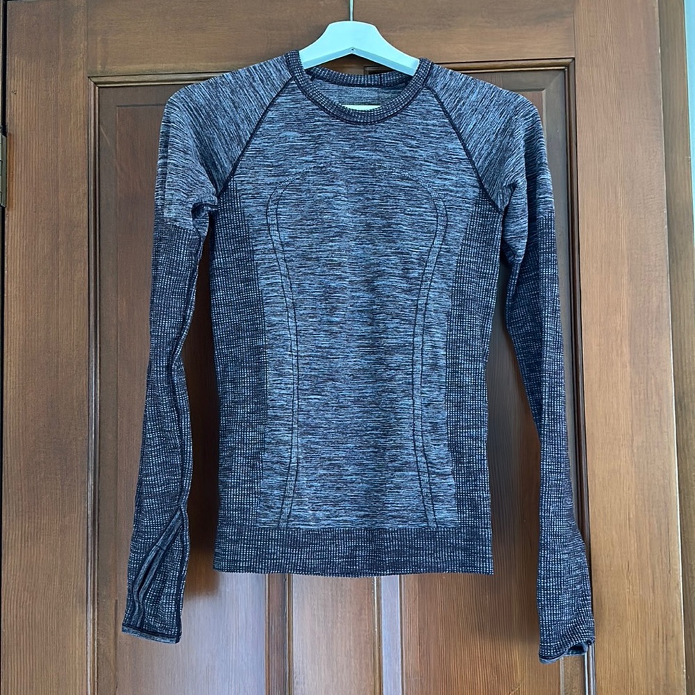 Lululemon Swiftly Tech Long Sleeve Size 6
